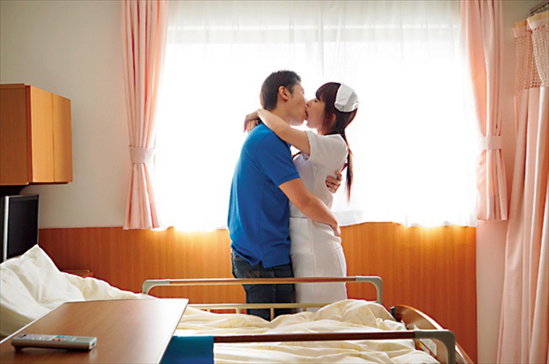 嫉妬心に狂って不倫をしてしまった人妻たち 恋敵のナースを襲わせ旦那を寝取る看護師 風間ゆみ